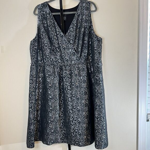 Lane Bryant Fit & Flare Dress Plus Sz 20 Black Metallic Gray V Neck Sleeveless - Picture 4 of 8